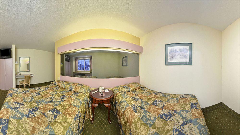 Americas Best Value Inn - East Syracuse Exterior photo