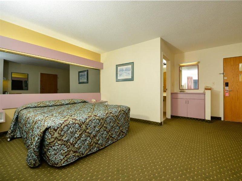 Americas Best Value Inn - East Syracuse Exterior photo