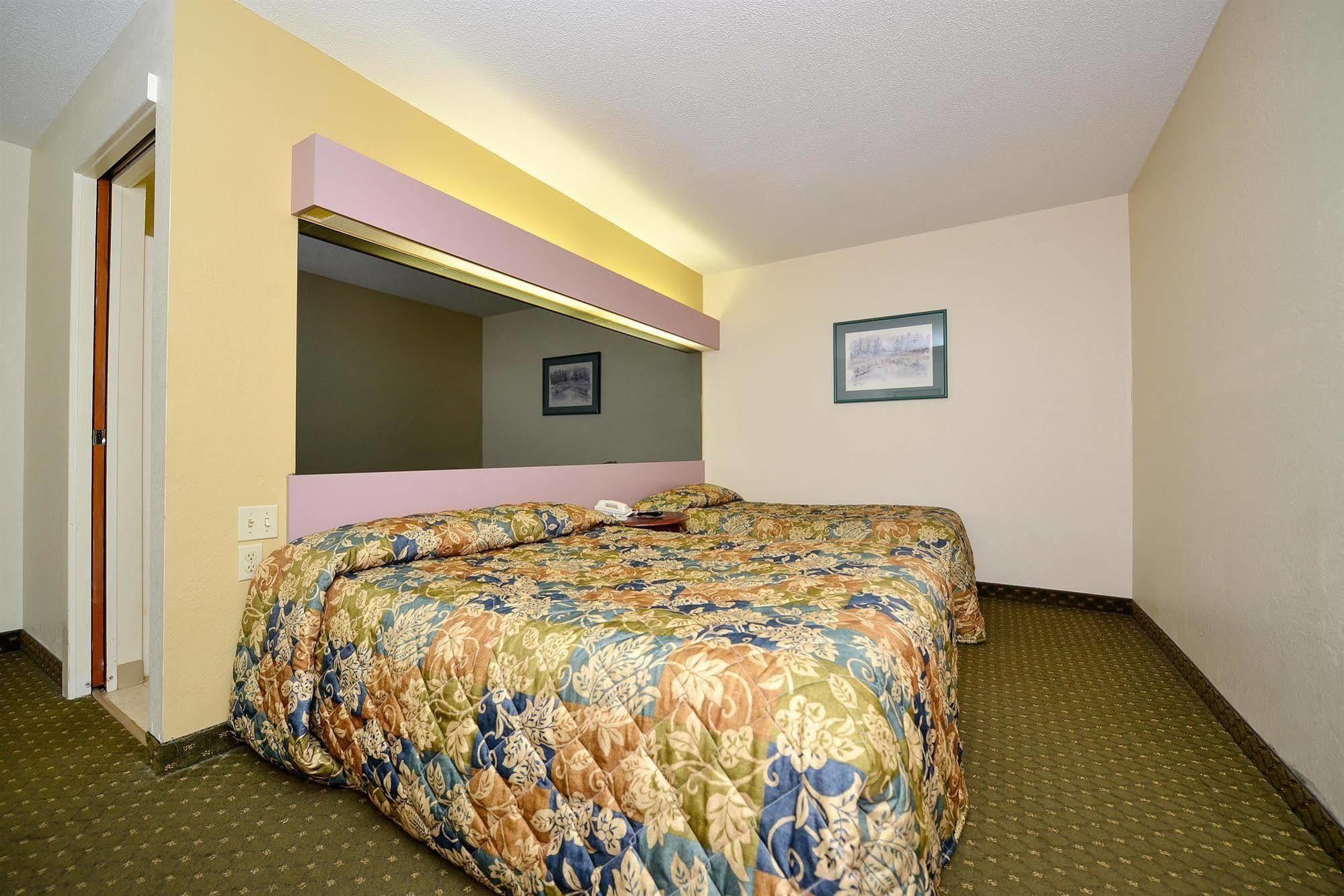 Americas Best Value Inn - East Syracuse Room photo