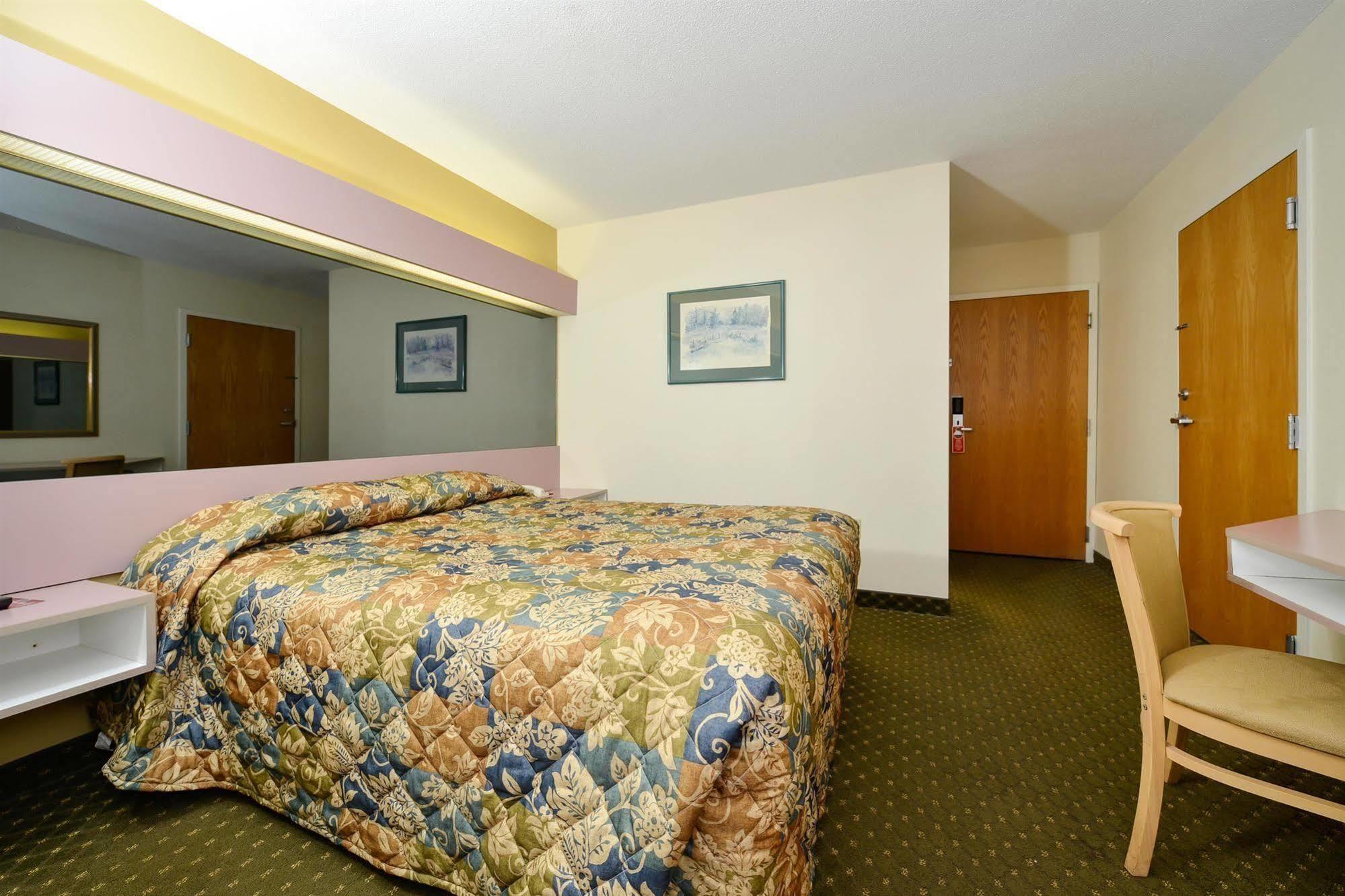 Americas Best Value Inn - East Syracuse Room photo